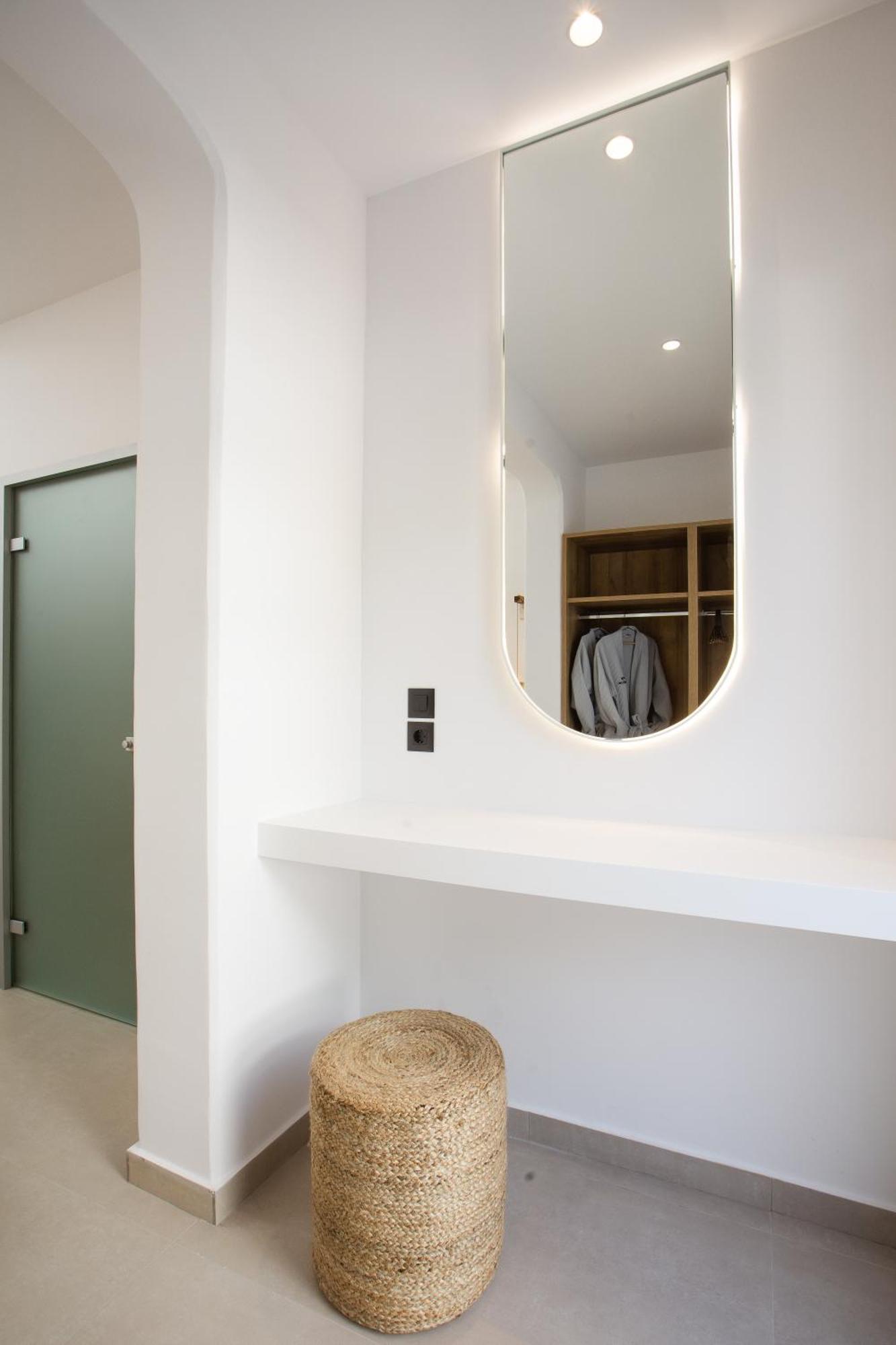 Helios Apartment *
